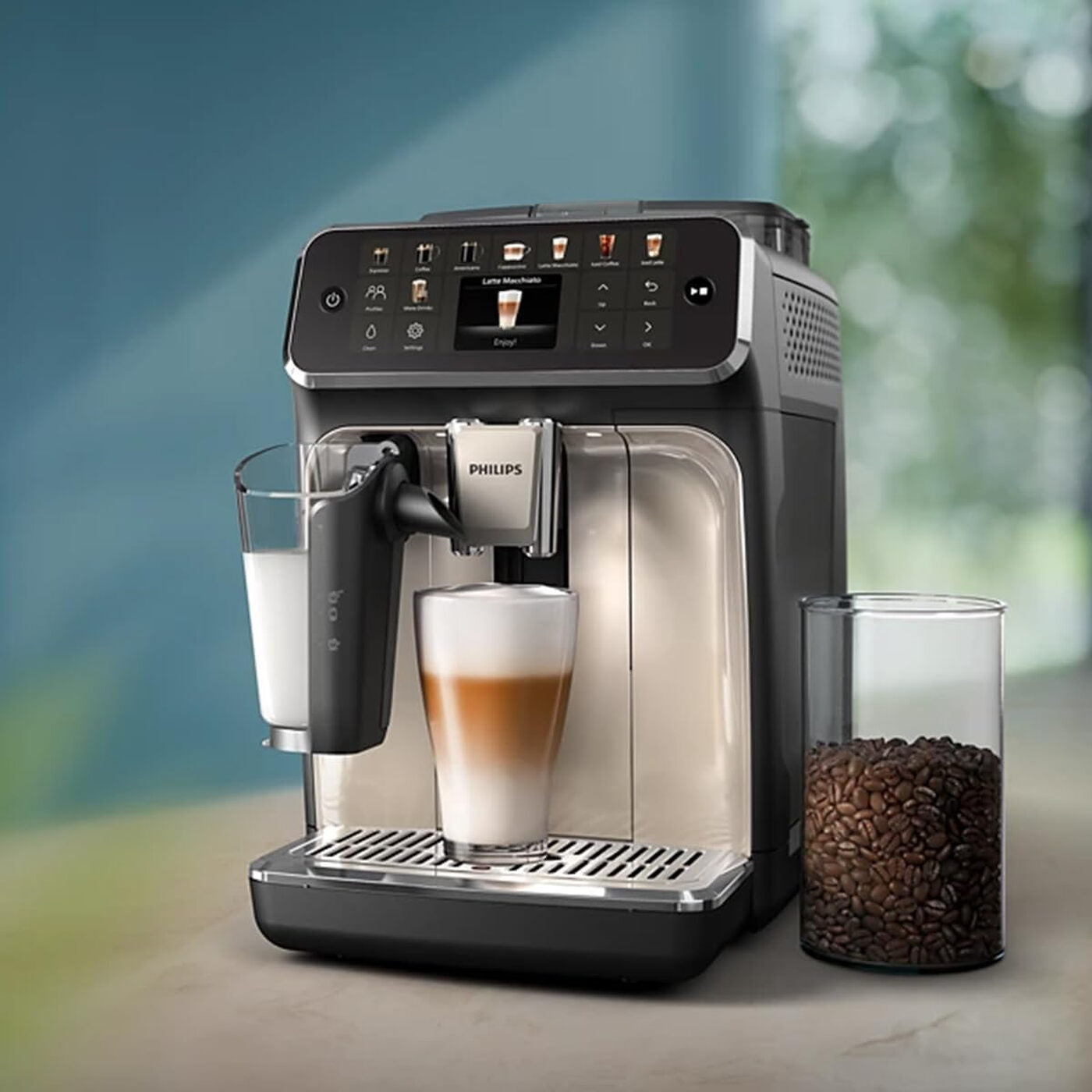 Kaffeevollautomat EP5547/90 5500 Series Schwarz/Verchromt - 20 Kaffeespezialitäten, LatteGo-Milchsystem, SilentBrew Technologie, 15Bar 1,8L 275G
